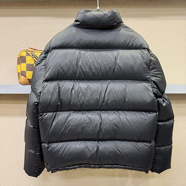 入手困難バレンシアガ n級品 3B SPORTS ICON SKI ダウンジャケット 2色 bab88470